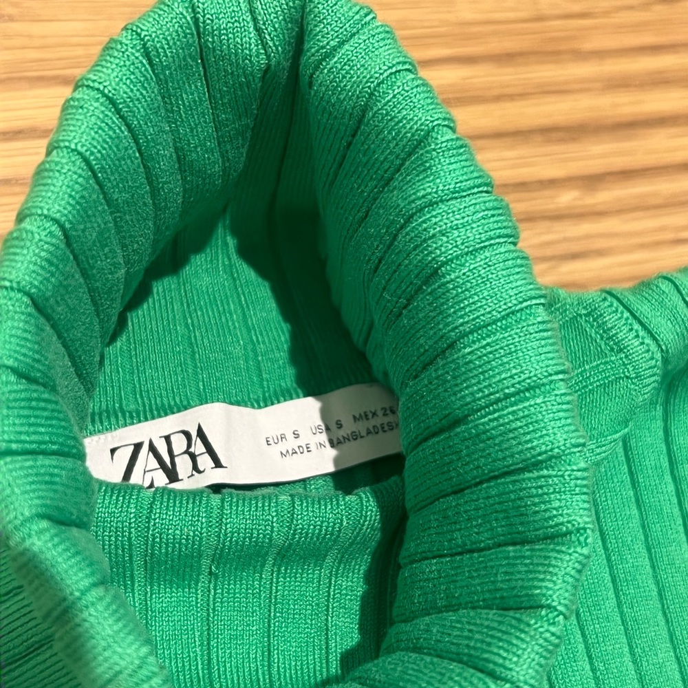 Zara S Green Turtleneck
